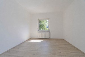 Hauptbild Renovierte 3-Zimmer-Wohnung mit großzügigem Wohnbereichin Mönchengladbach