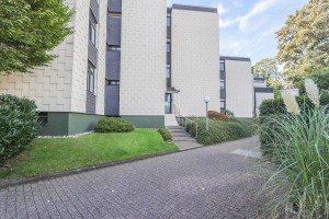 Hauptbild Attraktive und gepflegte 3-Zimmer-Wohnung mit Loggia, Aufzug und Tiefgarage in Kleinenbroich