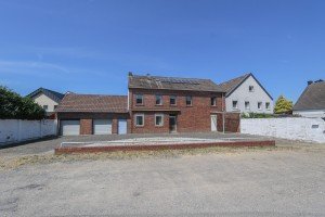 Hauptbild Vielseitiges Wohnhaus mit Entwicklungspotenzial und grünem Garten