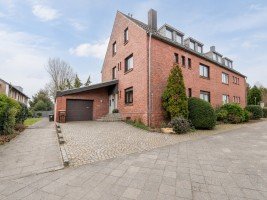 Hauptbild Kapitalanlage mit Perspektive: Gepflegtes Dreifamilienhaus mit zwei Garagen in zentraler Lage von Mönchengladbach